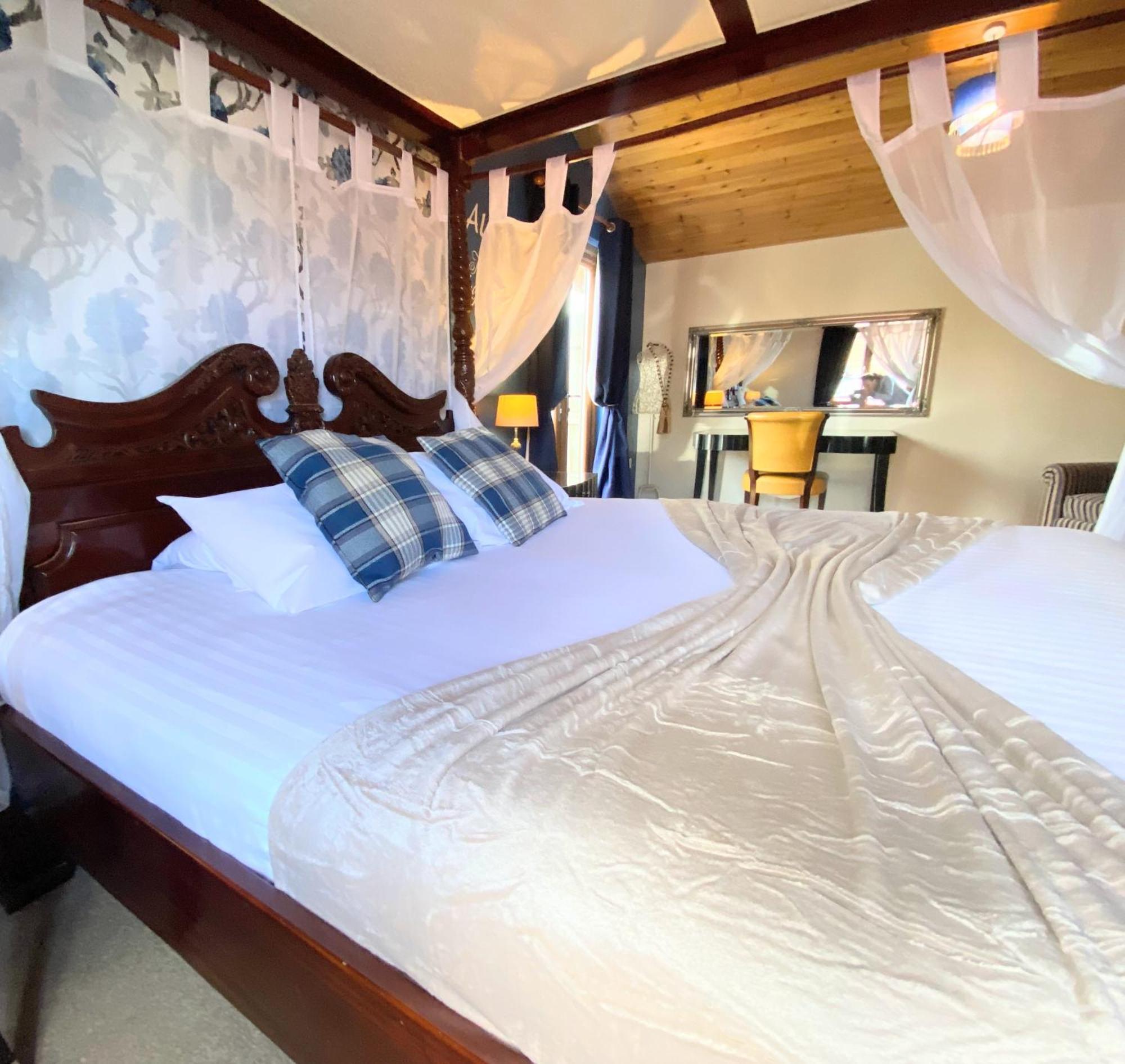 Villa Lomond 5 With Private Hot Tub - Fife - Loch Leven - Lomond Hills - Pet Friendly Kelty Exterior foto
