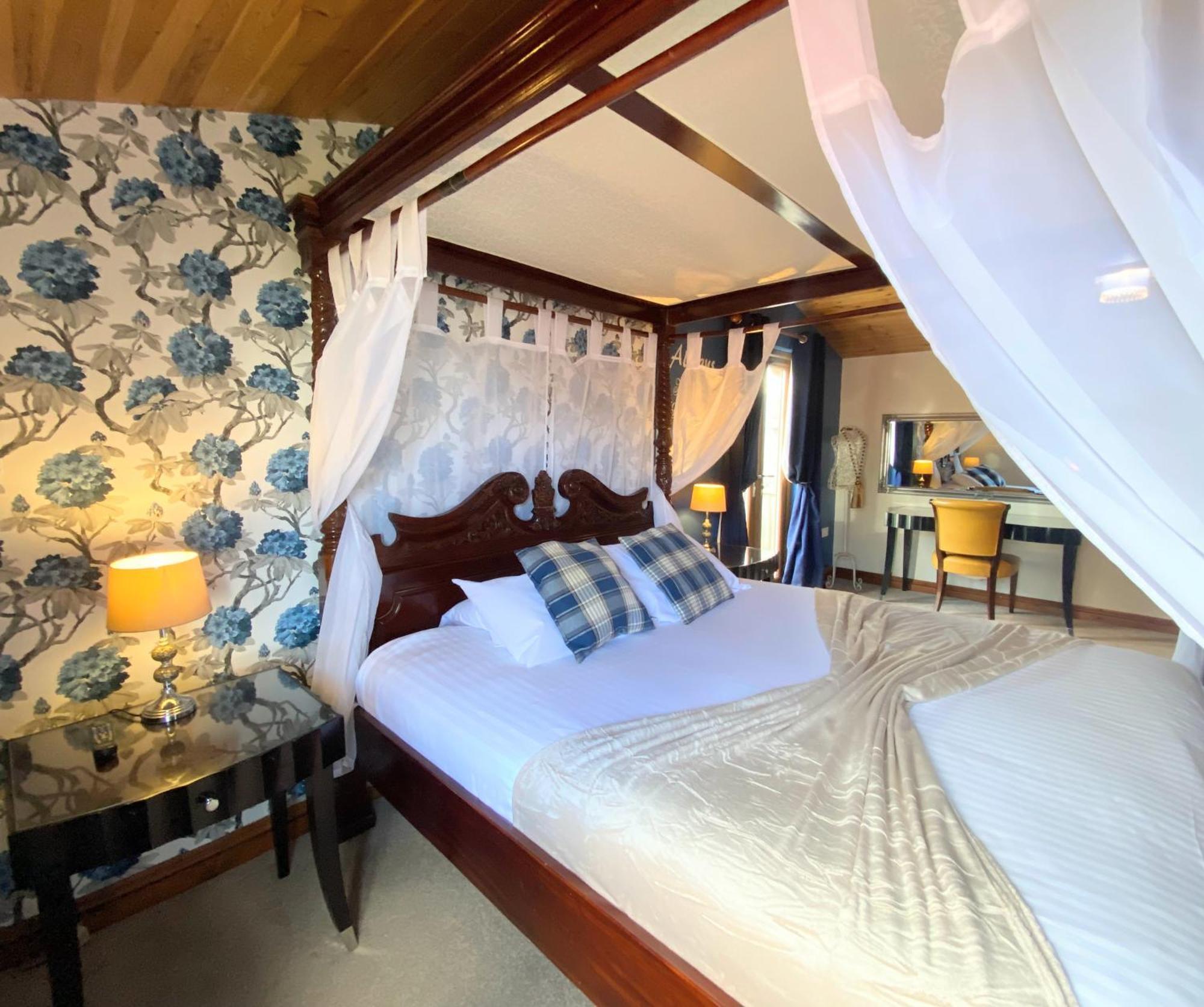 Villa Lomond 5 With Private Hot Tub - Fife - Loch Leven - Lomond Hills - Pet Friendly Kelty Exterior foto
