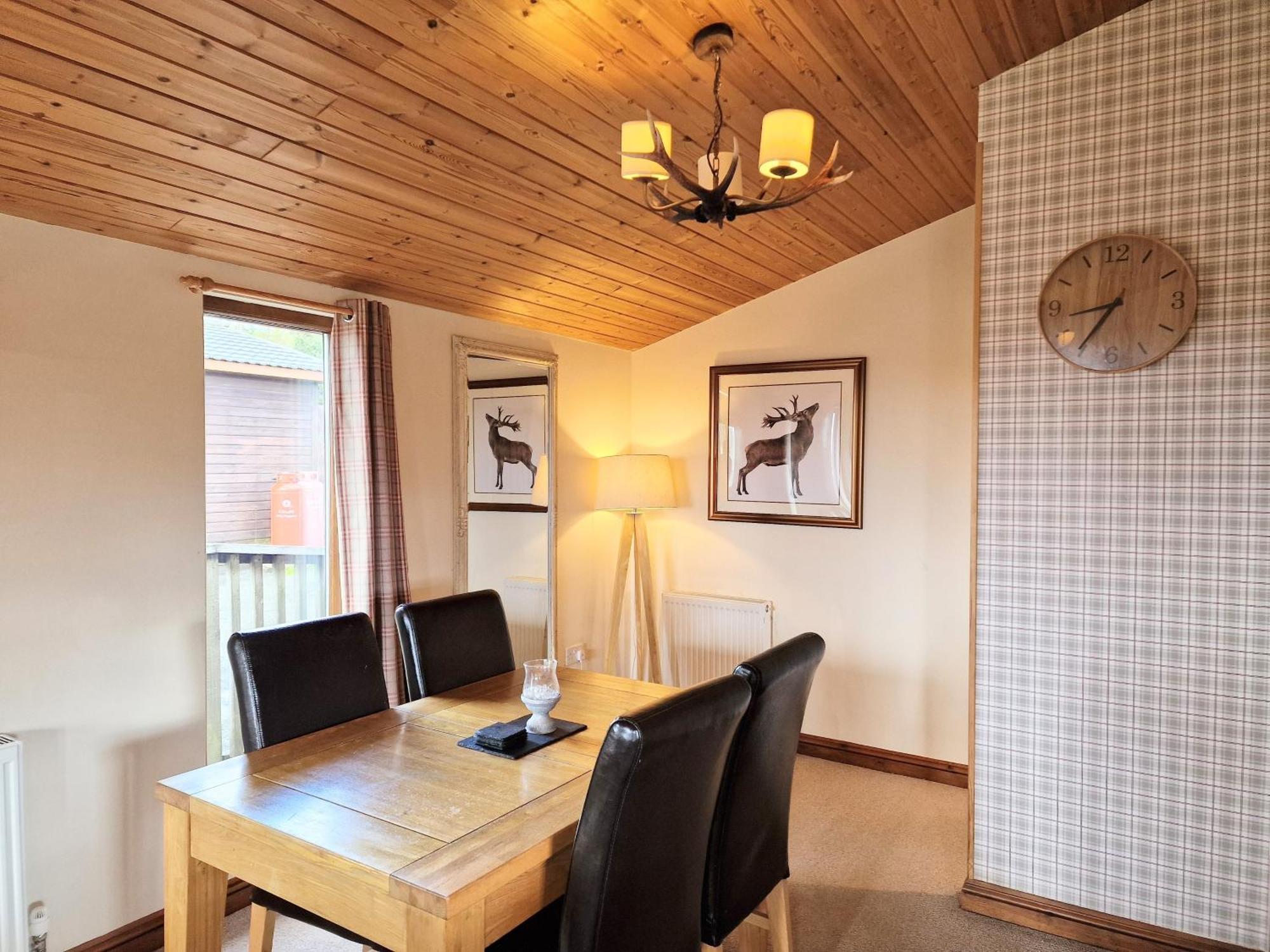 Villa Lomond 5 With Private Hot Tub - Fife - Loch Leven - Lomond Hills - Pet Friendly Kelty Exterior foto
